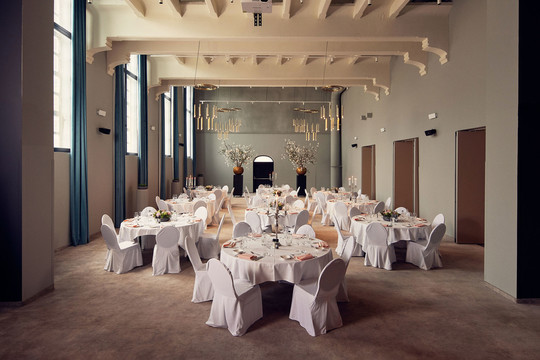 Multifunctional meeting and function rooms